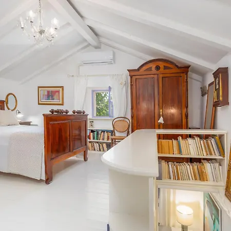 2 Bedroom Lovely In Punta Kriza 네레자인