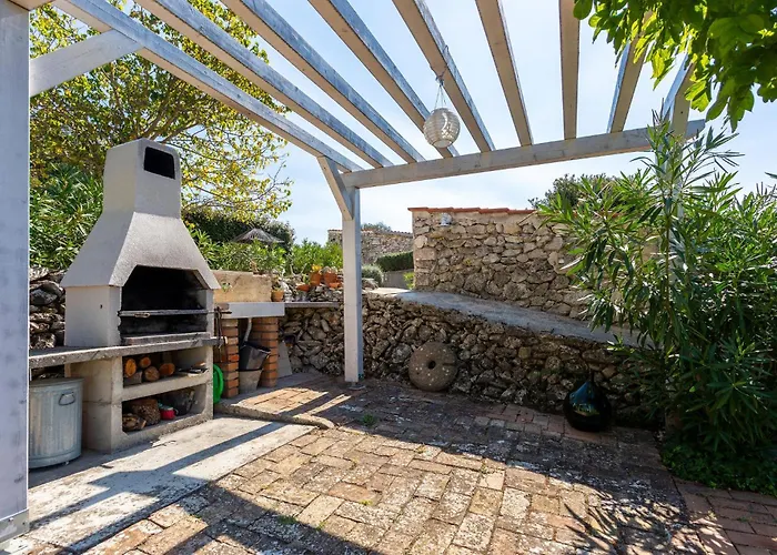 2 Bedroom Lovely In Punta Kriza