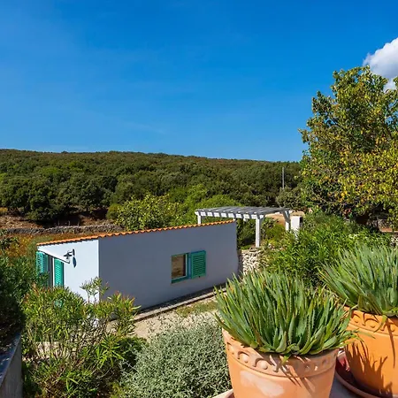 2 Bedroom Lovely In Punta Kriza Holiday home