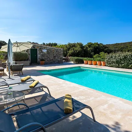 펜션 Luxurious In Punta Križa