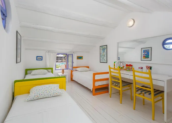 2 Bedroom Lovely In 펜션 Punta Križa