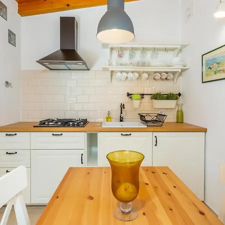 Case de vacanță 2 Bedroom Lovely In Punta Kriza Nerezine
