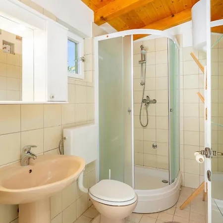 2 Bedroom Lovely In Punta Kriza