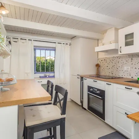 2 Bedroom Lovely In Punta Kriza *