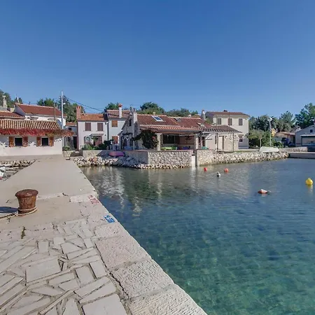 2 Bedroom Lovely In Punta Kriza Nerezine