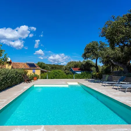 2 Bedroom Lovely In Punta Kriza