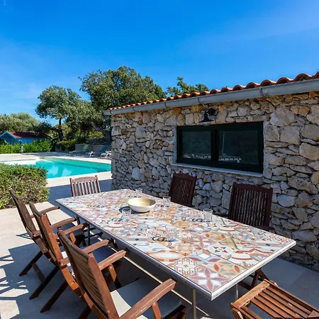 2 Bedroom Lovely In Punta Kriza Case de vacanță Nerezine