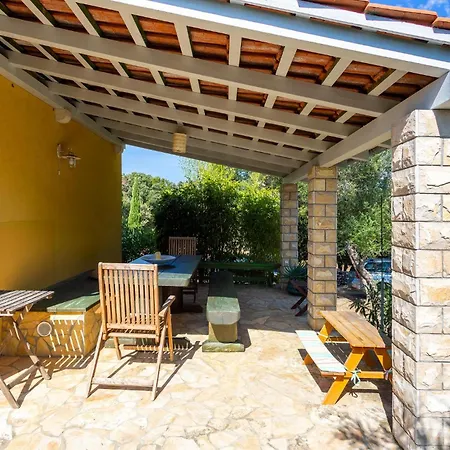 Case de vacanță 2 Bedroom Lovely In Punta Kriza