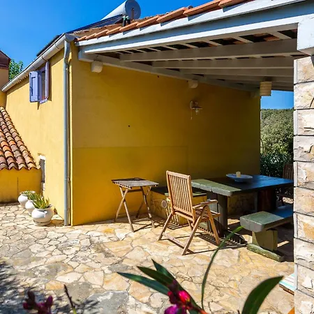 2 Bedroom Lovely In Punta Kriza Case de vacanță
