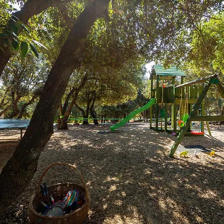 Case de vacanță 2 Bedroom Lovely In Punta Kriza Nerezine