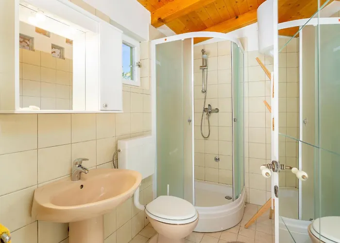 2 Bedroom Lovely In