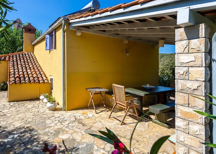 2 Bedroom Lovely In Feriehus